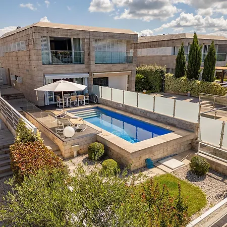 Lantana Zadarvillas 돈제페트레케인